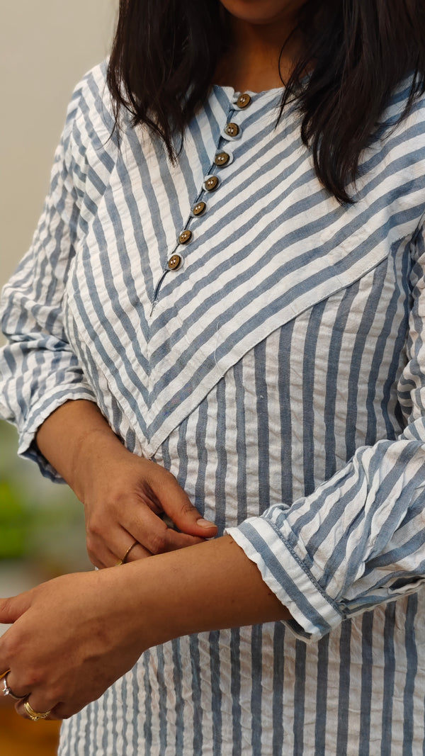White and blue striped crushed top