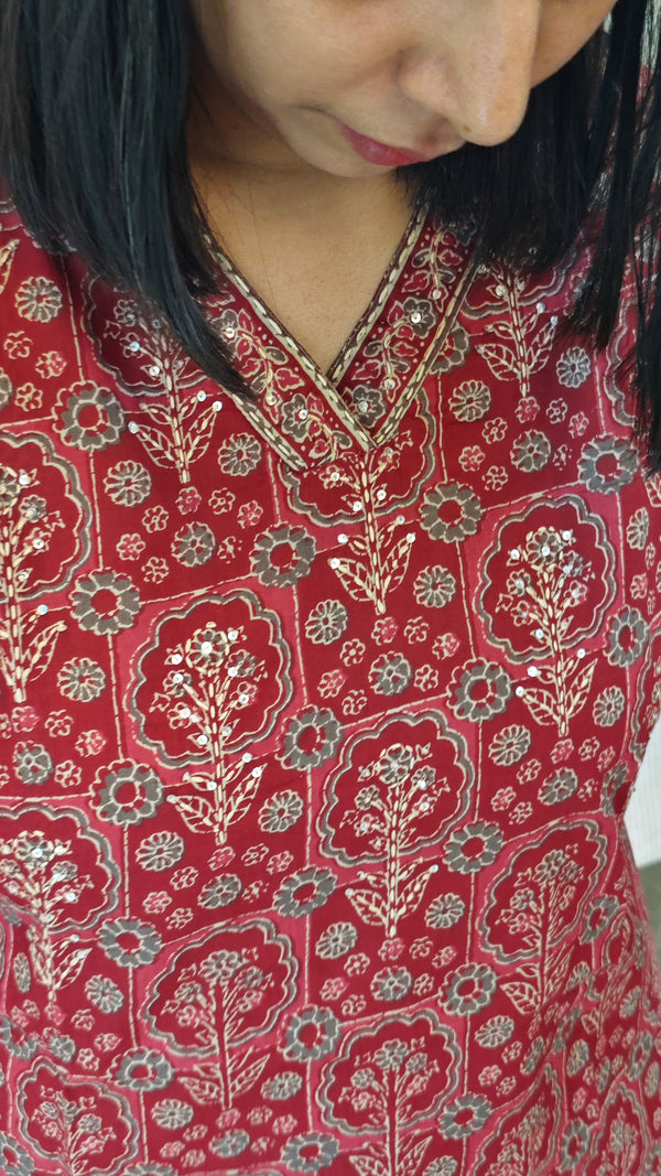 Maroon printed cotton V neck kurti set