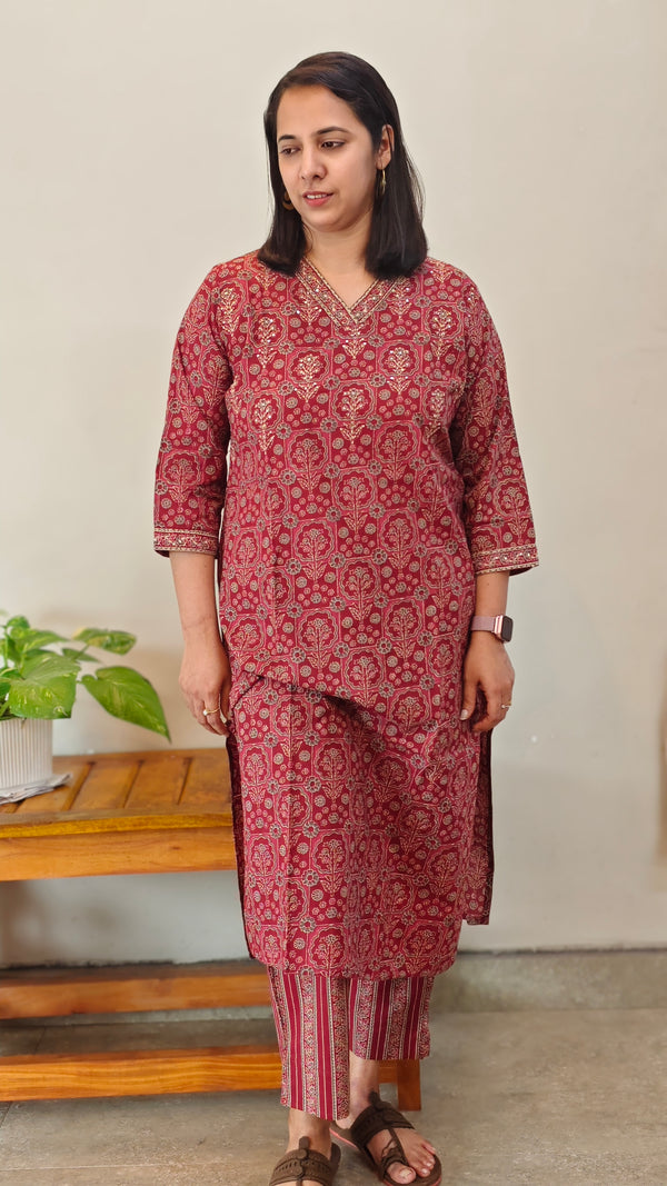 Maroon printed cotton V neck kurti set