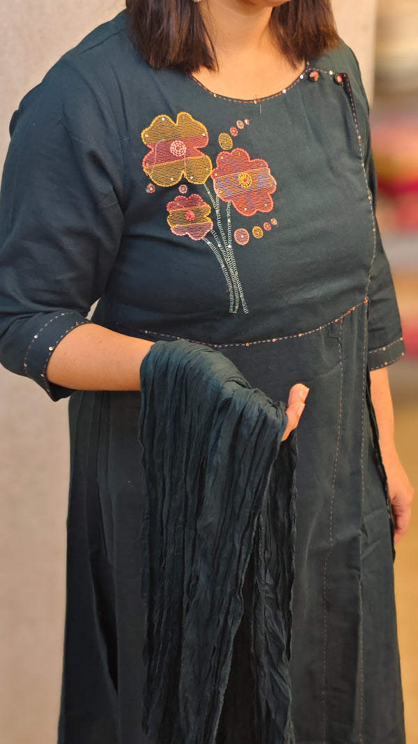 Green embroidered cotton kurti se