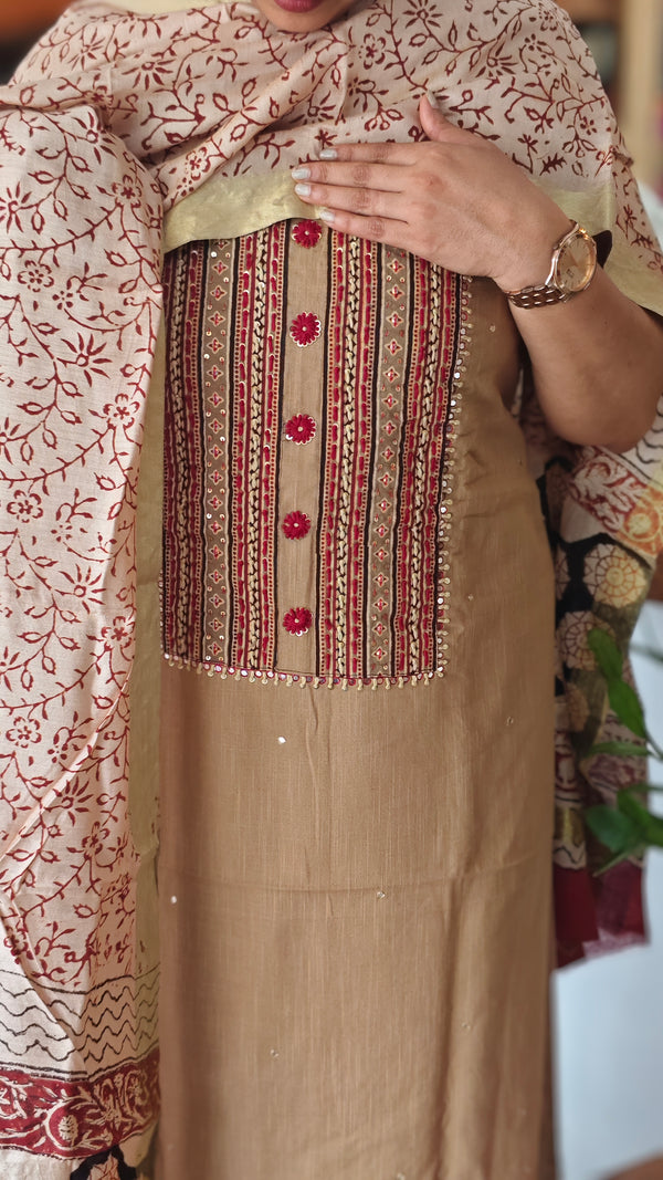 Beige hand embroidered cotton suit - DL72