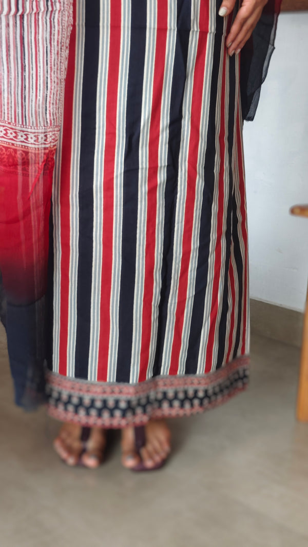 Black and red block printed cotton suit - DL72