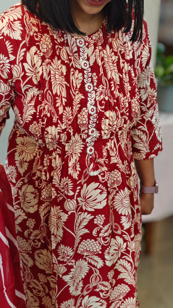 Floral print pin tuck kurti set