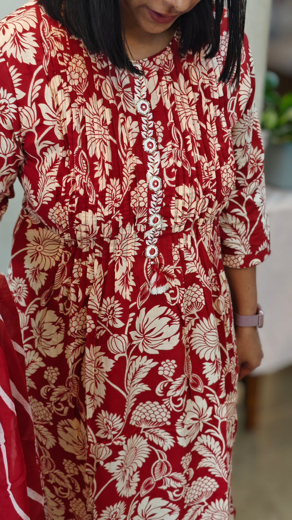 Floral print pin tuck kurti set
