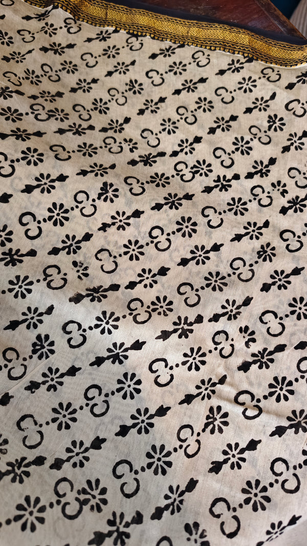 Black and Cream Striped Maheshwari Silk Saree - BHC91